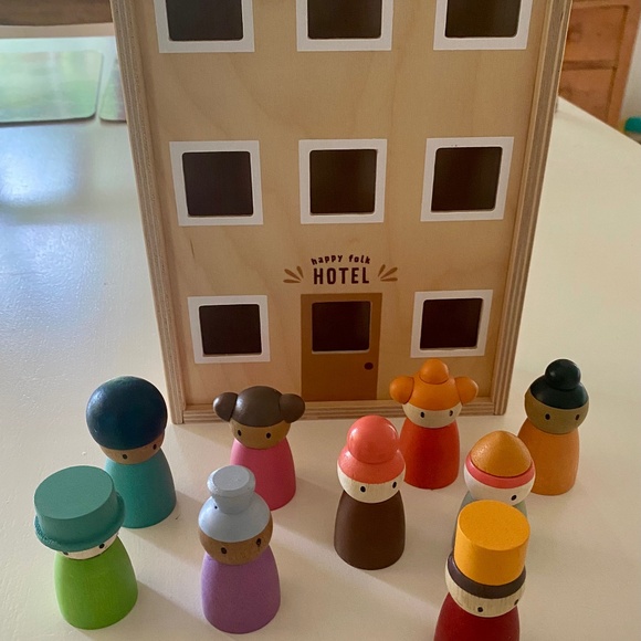 Happy Folk Hotel by Tender leaf - Picture 1 of 1